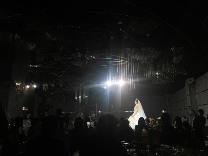 40.参加婚礼 第一次参加南方的婚礼,发现这边的婚礼习俗和我们当地还是有很多不一样的。 最大的不同是南方这边是晚上办婚宴-大冲十年退休